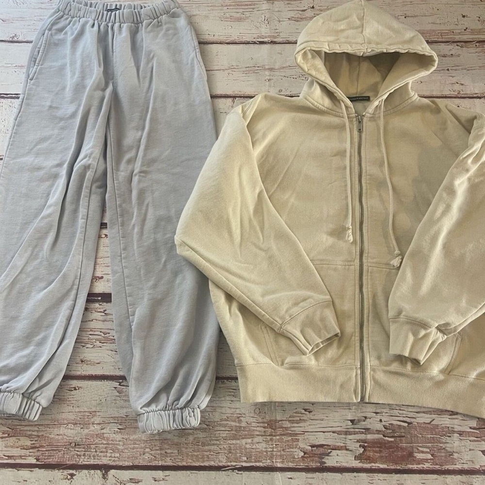 Bundle of Brandy Melville Oversized Hoodie and Sweatpants!